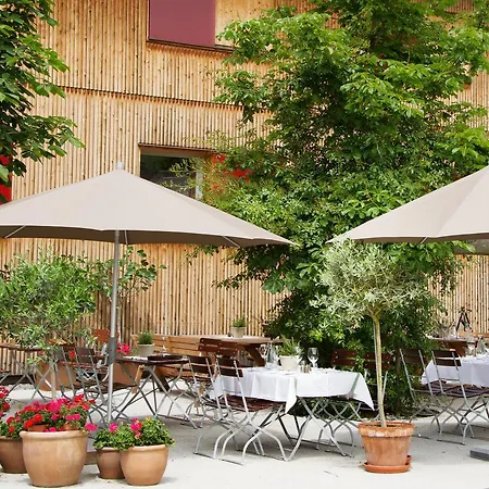 Taube בית הארחה 3*